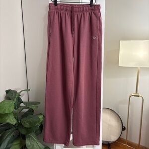 ALO Yoga Burgundy Truffle Accolade Straight Leg Sweatpants size Small